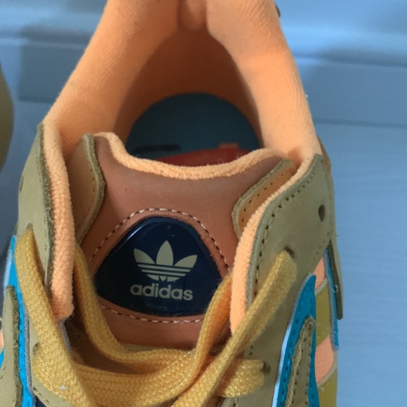 Adidas Sneakers Sz 7.5 - Picture 5 of 8